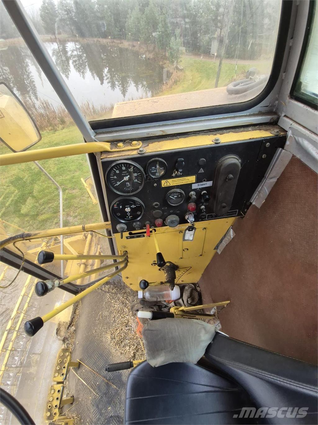 New Holland 8030 Derliaus nuėmimo kombainai