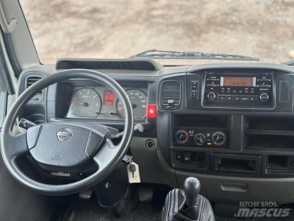 Nissan NT 400 Pikapai / Bortiniai sunkvežimiai
