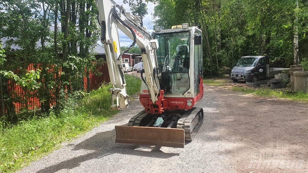 Takeuchi TB230 Mini ekskavatoriai < 7 t