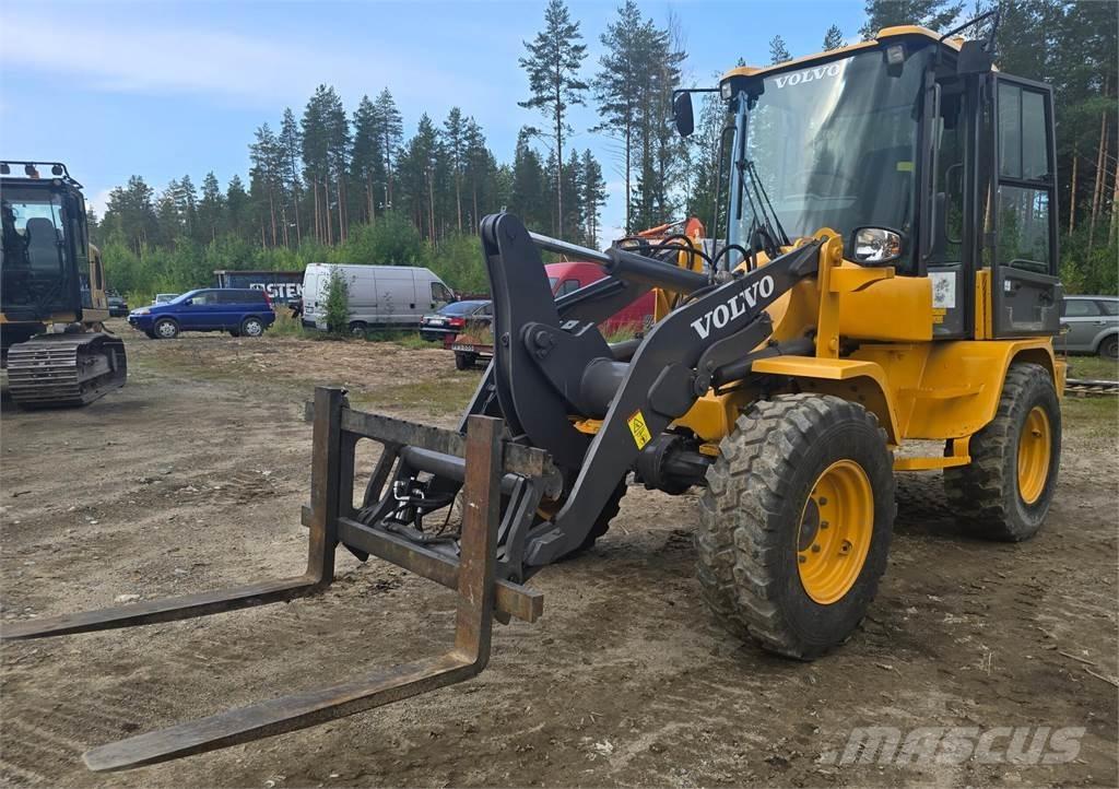 Volvo L30G Naudoti ratiniai krautuvai