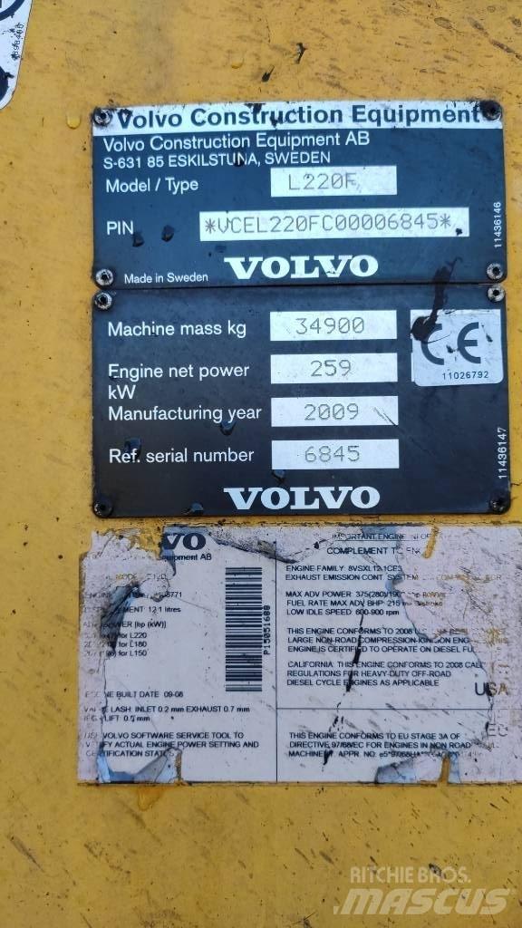 Volvo L 220 F Naudoti ratiniai krautuvai