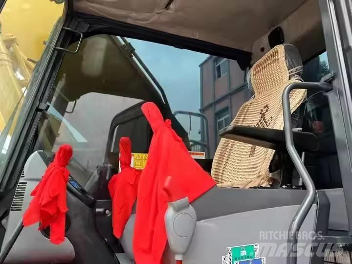 Komatsu PC 200 Vikšriniai ekskavatoriai