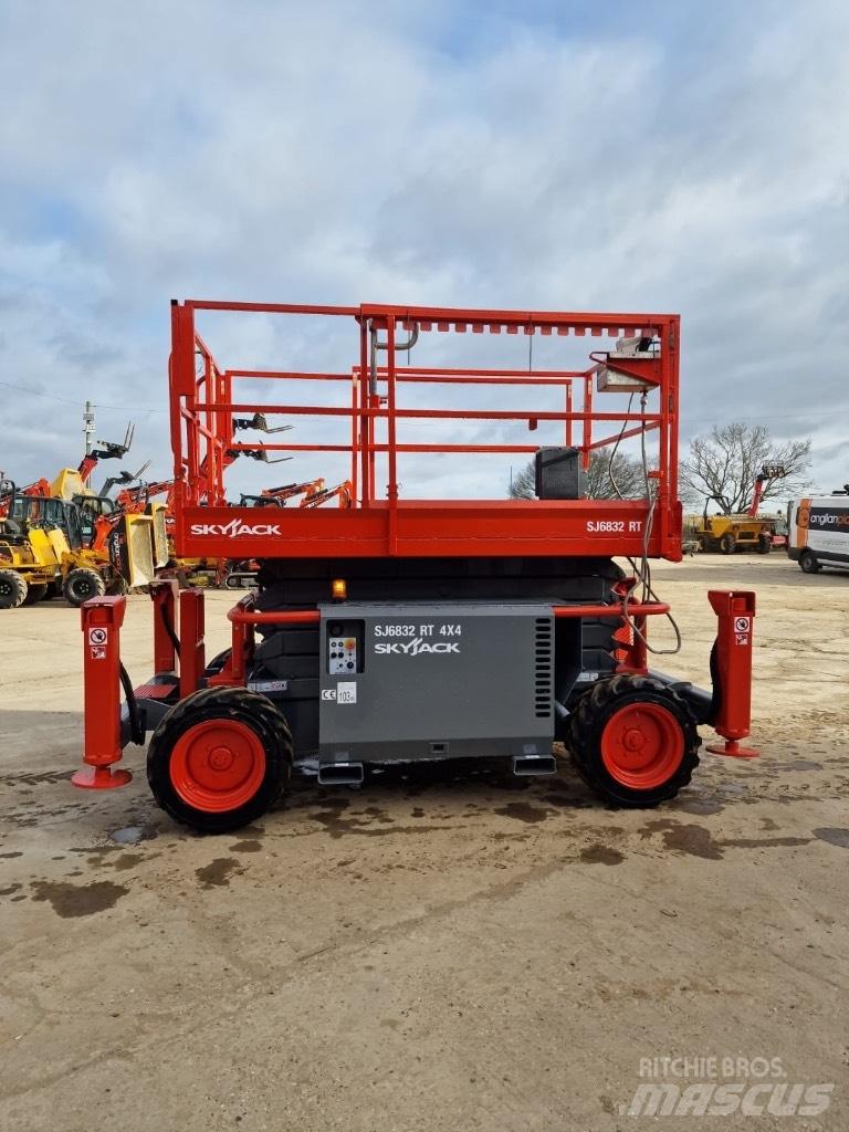 SkyJack SJ 6832 RT Žirkliniai keltuvai