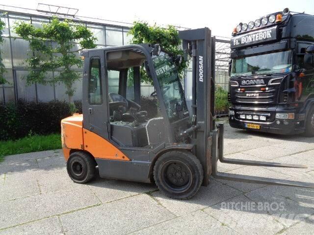 Doosan D35C-7 Dyzeliniai krautuvai