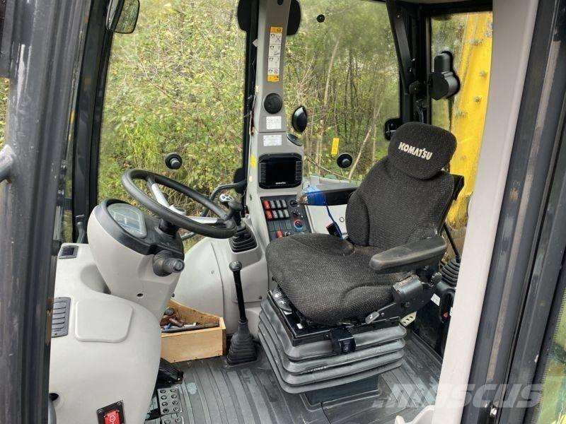 Komatsu WB 93 R-8 Ekskavatoriniai krautuvai