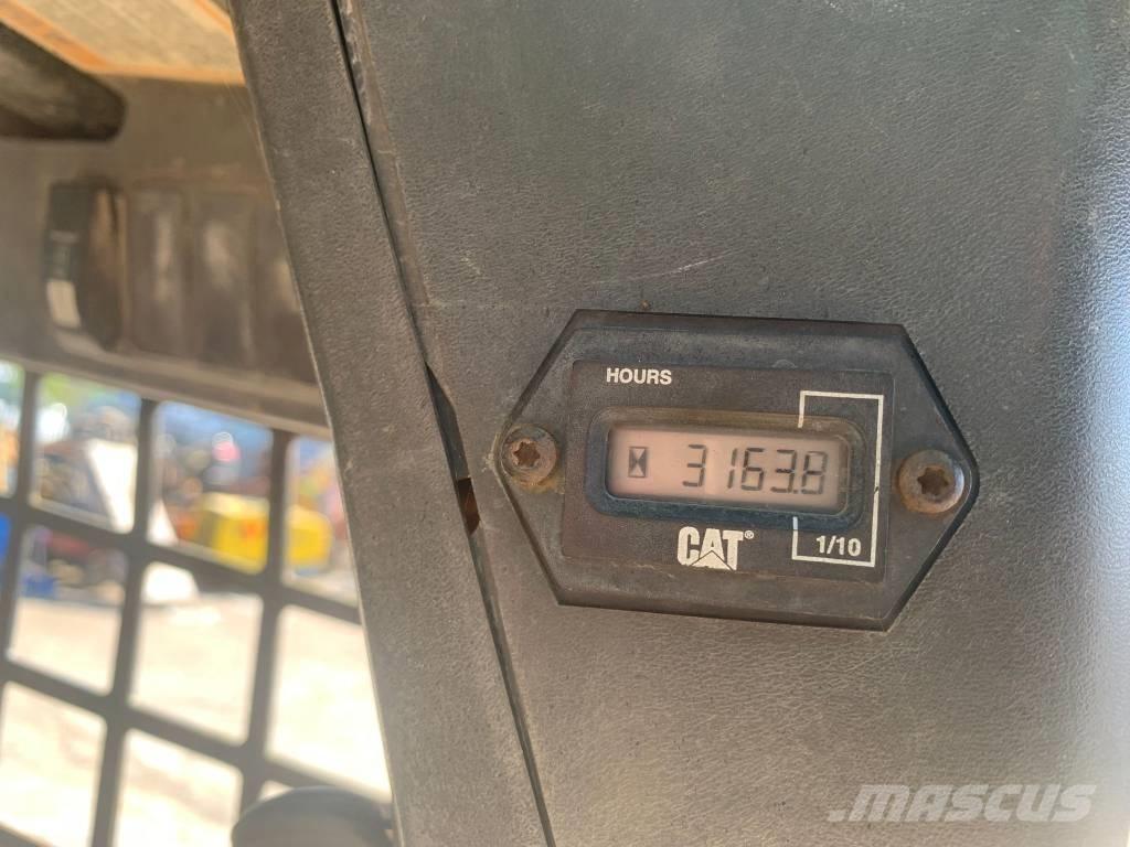 CAT 277 Krautuvai su šoniniu pasukimu