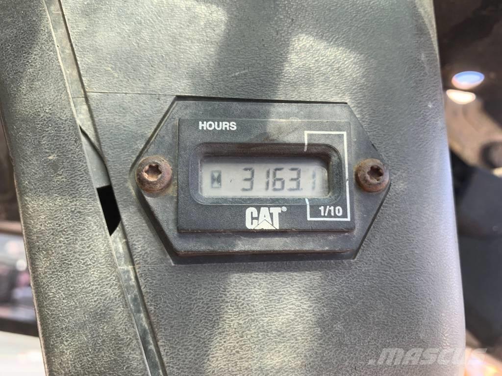 CAT 277 Krautuvai su šoniniu pasukimu