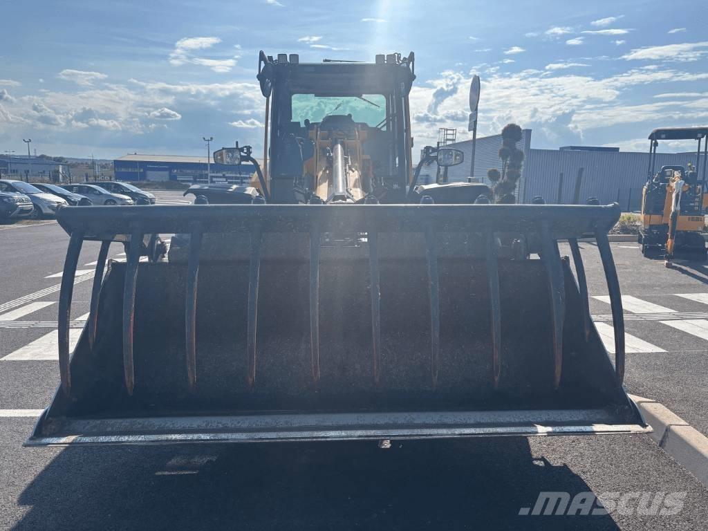 JCB TM 320 S Teleskopiniai krautuvai žemės ūkiui