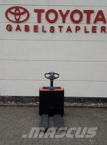 Toyota LWE 200 Rankiniai vėžimėliai