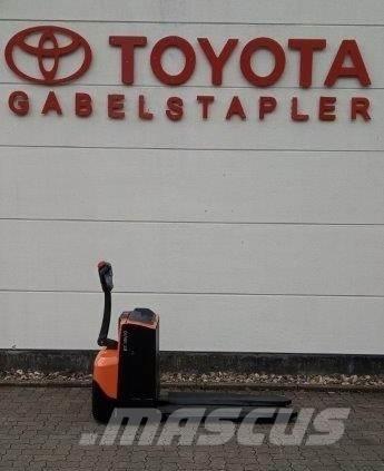 Toyota LWE 200 Rankiniai vėžimėliai