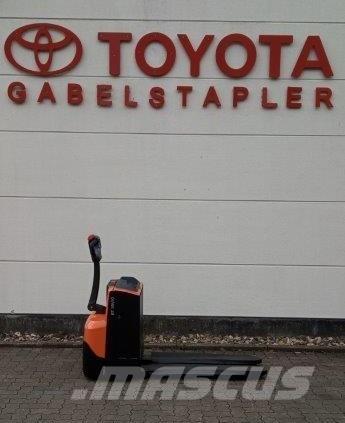 Toyota LWE 200 Rankiniai vėžimėliai