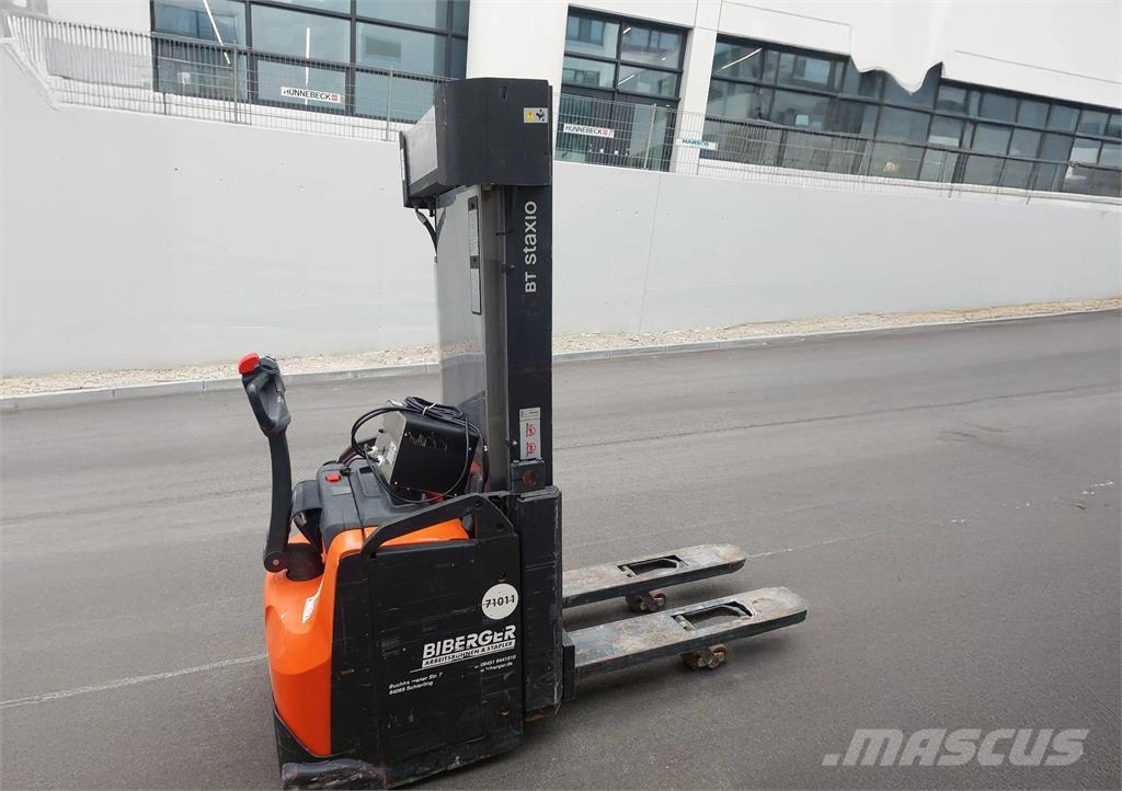 Toyota SWE160L Kiti keltuvai ir platformos