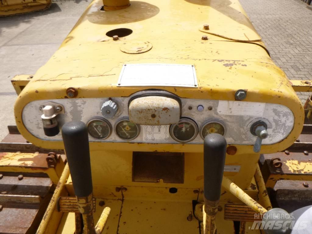 CAT D 4 D Vikšriniai buldozeriai
