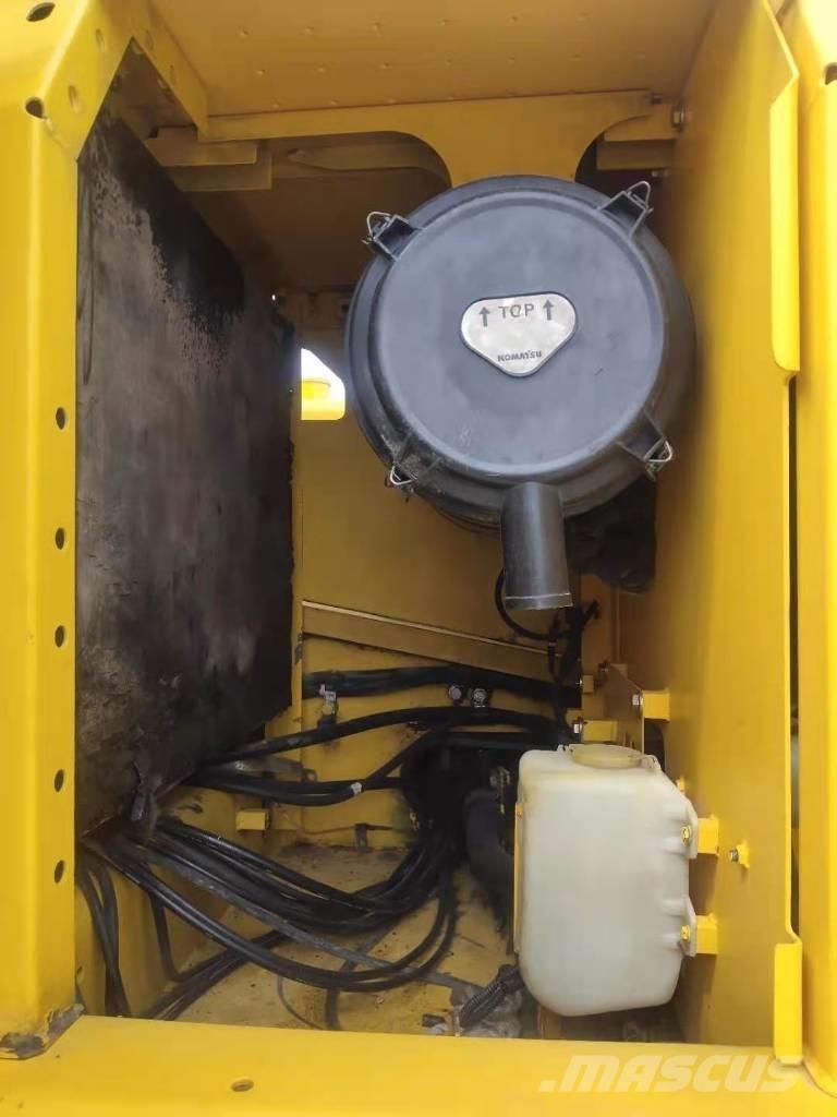 Komatsu 220-8 Vikšriniai ekskavatoriai