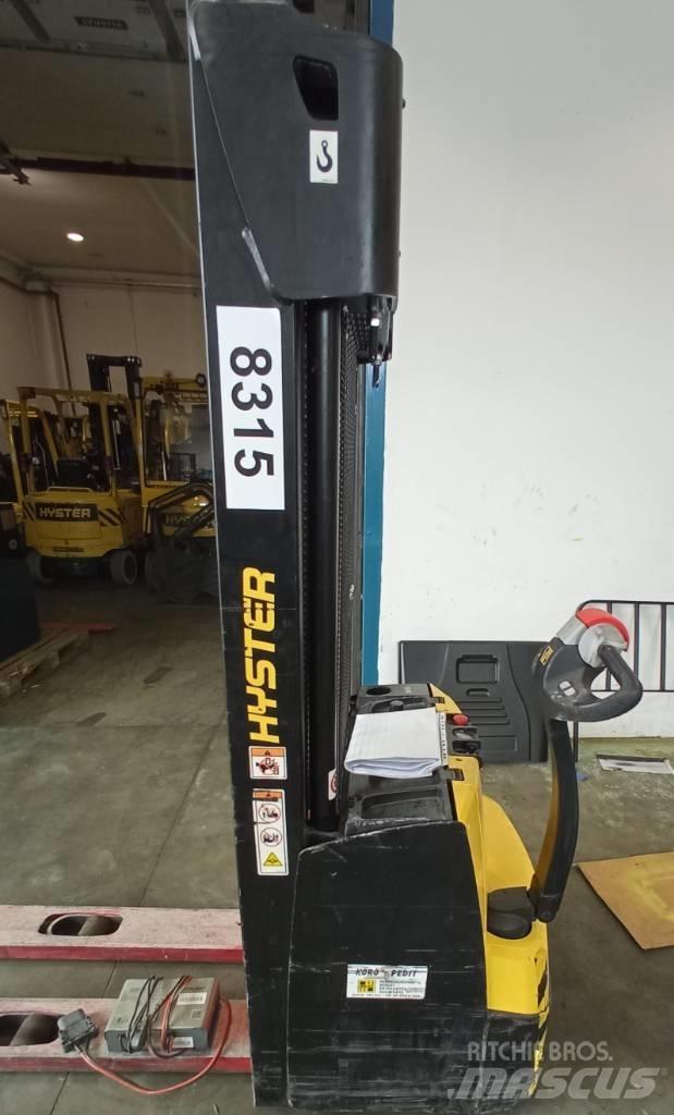 Hyster S 1.2 Rankiniai padėklų rietuvai