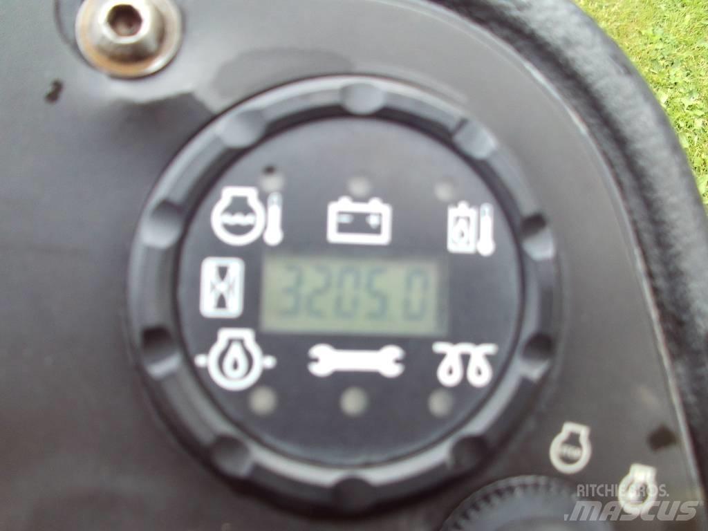 John Deere 8800 Sodo traktoriukai-vejapjovės