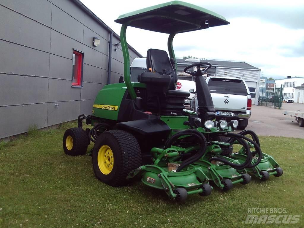 John Deere 8800 Sodo traktoriukai-vejapjovės