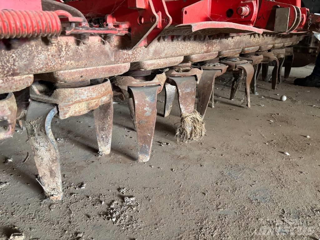 Kuhn HR 3003 D Varomosios akėčios ir žemės frezos