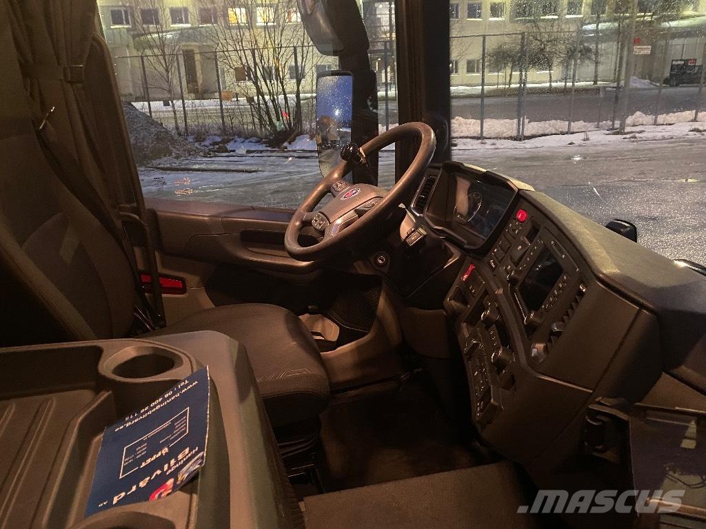 Scania LB Sunkvežimiai su dengtu kėbulu