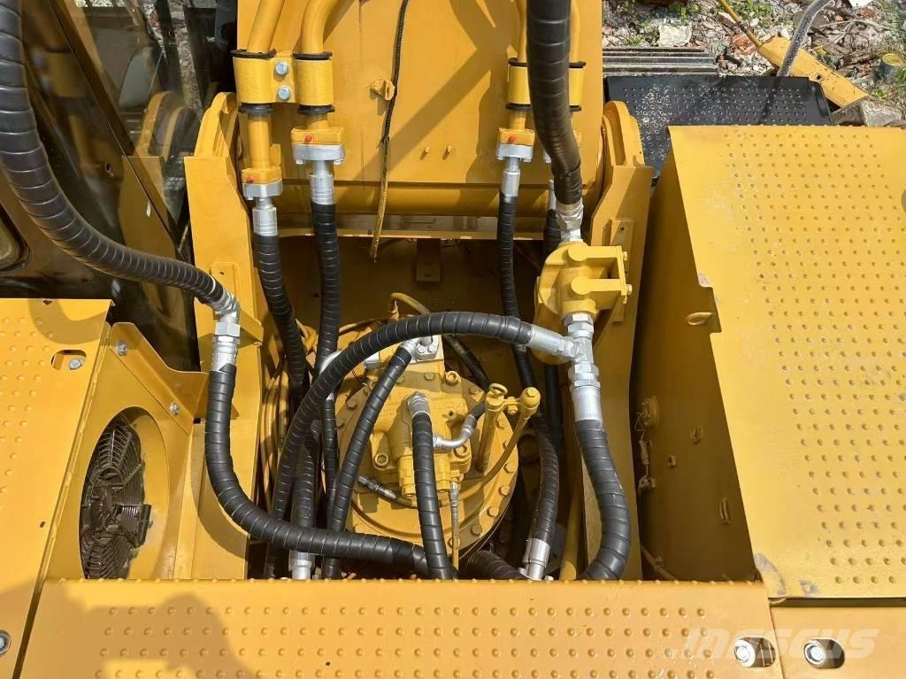 CAT 330 D L Vikšriniai ekskavatoriai