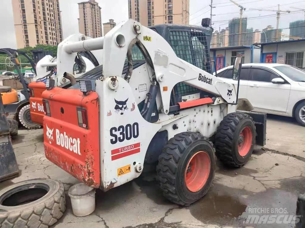 Bobcat S 300 Krautuvai su šoniniu pasukimu