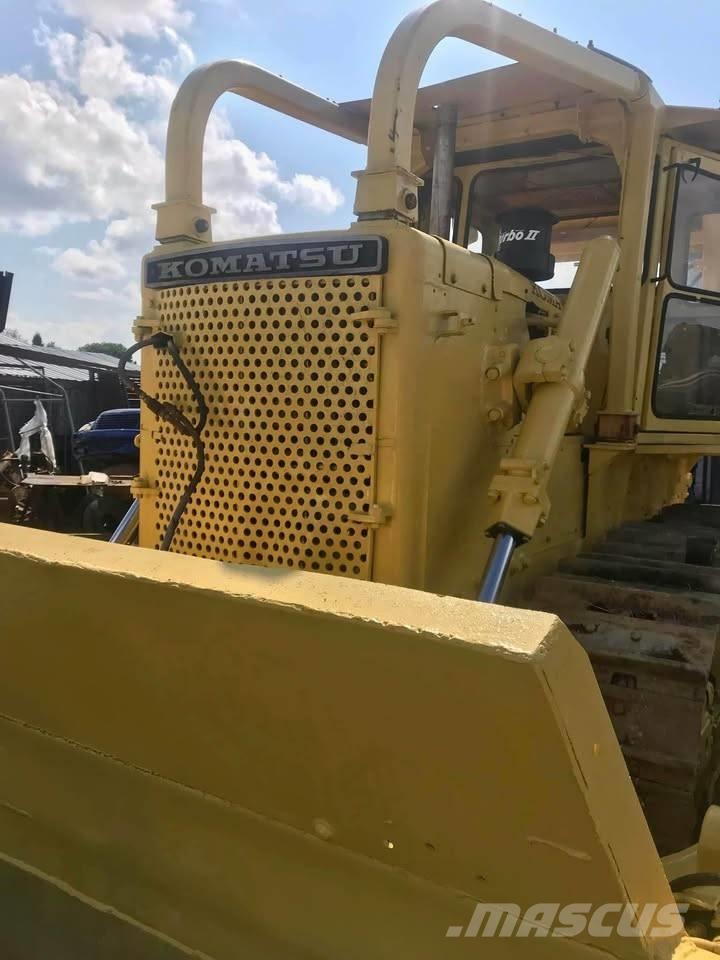 Komatsu D 85 A-12 Vikšriniai buldozeriai