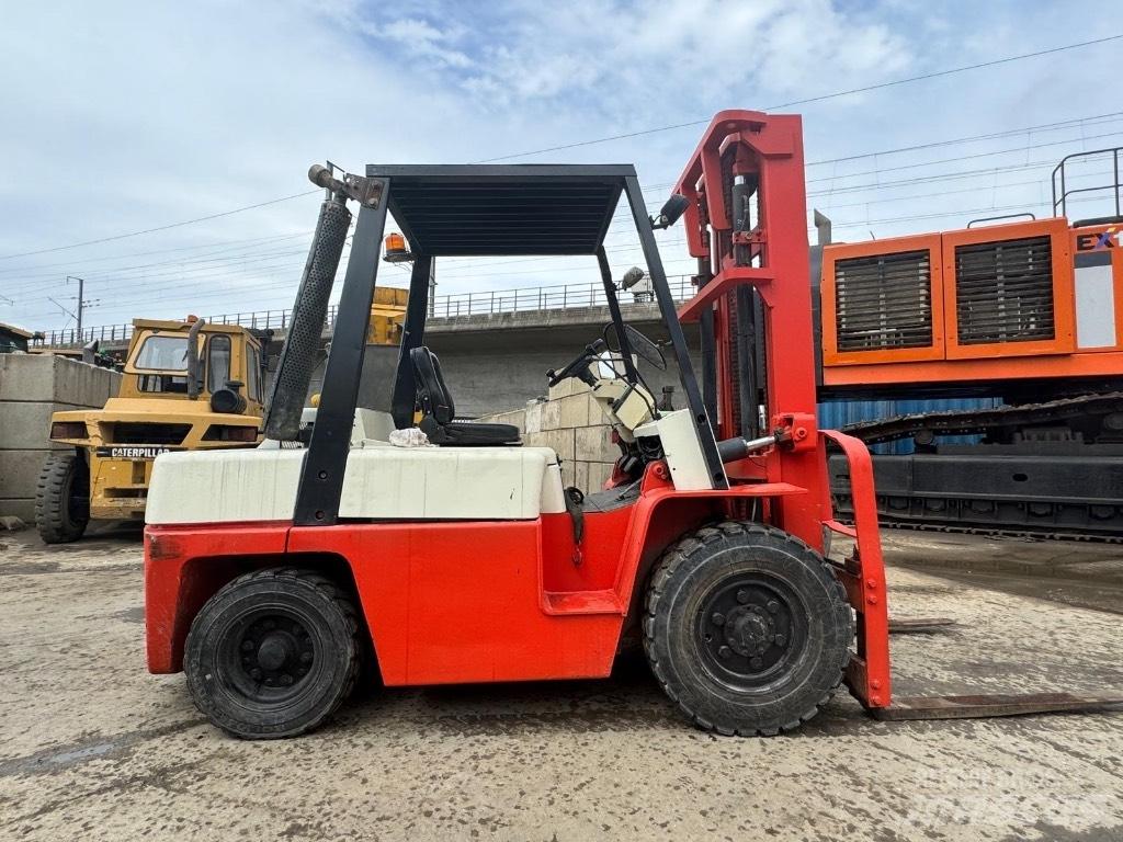 Nissan WF03A35U Dyzeliniai krautuvai