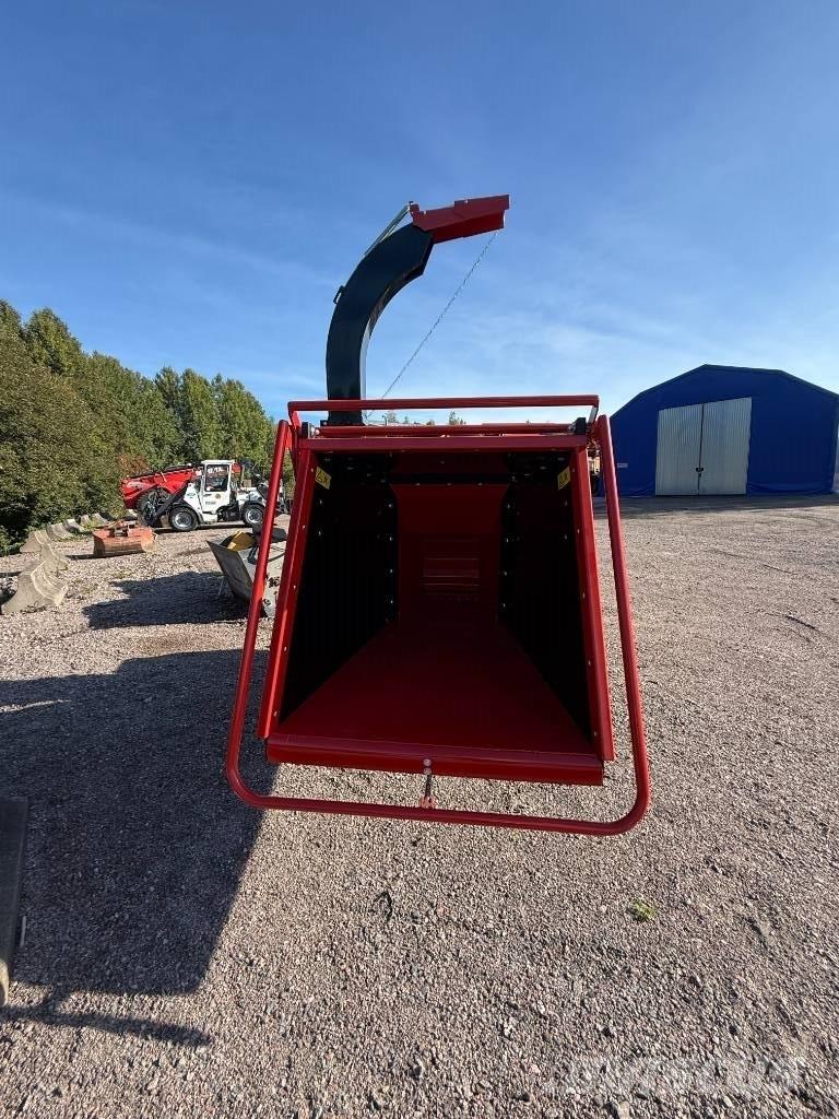 Farmi Forest CH27 Naudoti kompaktiški traktoriai