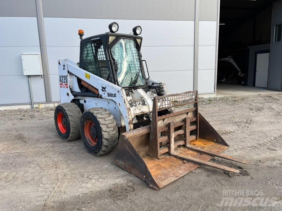 Bobcat A 220 Krautuvai su šoniniu pasukimu