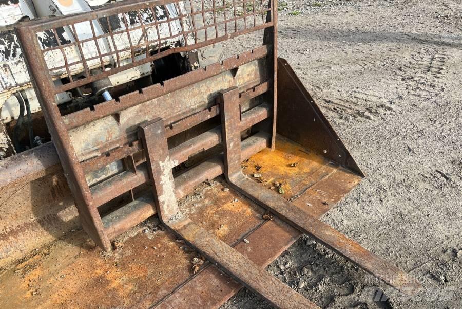 Bobcat A 220 Krautuvai su šoniniu pasukimu