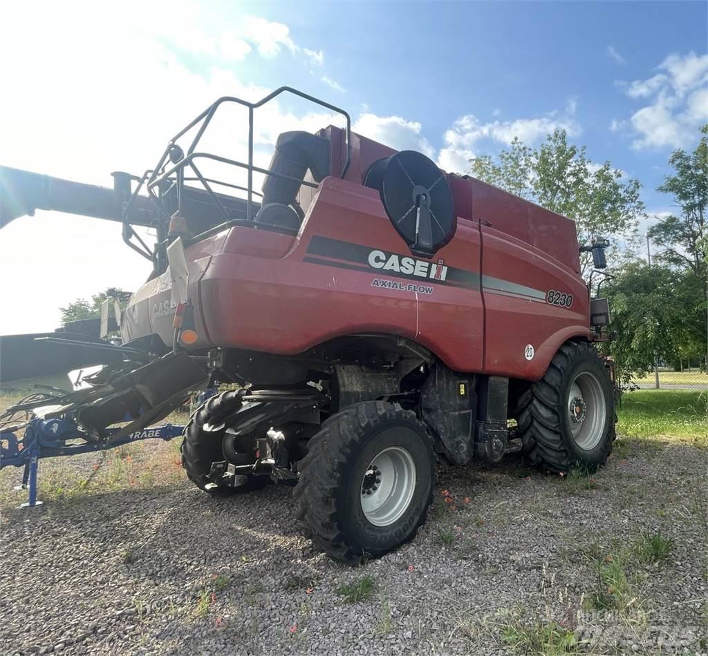 Case IH 8230 AF Derliaus nuėmimo kombainai