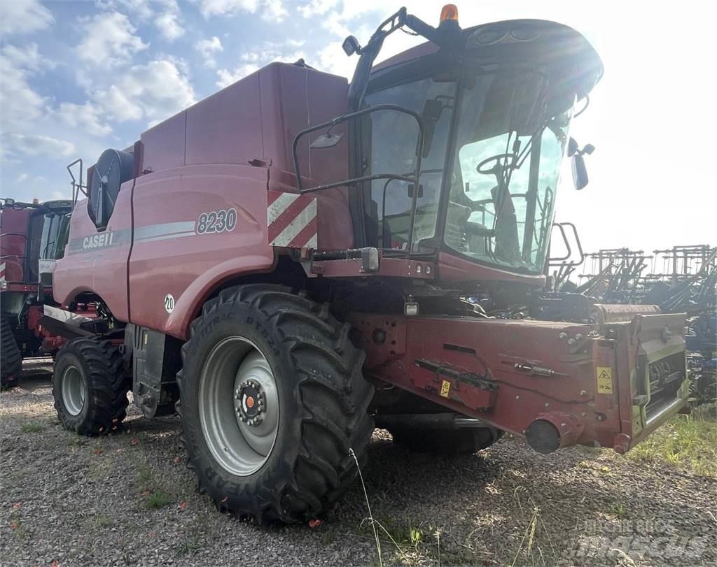 Case IH 8230 AF Derliaus nuėmimo kombainai