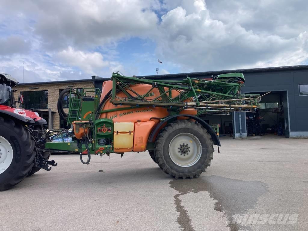 Amazone UX 5200 , 24 M Prikabinami purkštuvai