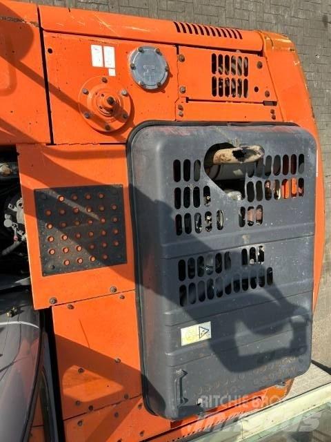 Hitachi ZX 160 W Ratiniai ekskavatoriai