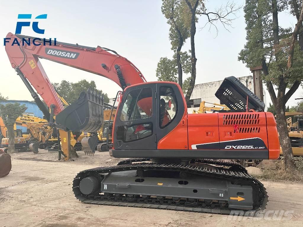 Doosan DX 225 LC Vikšriniai ekskavatoriai