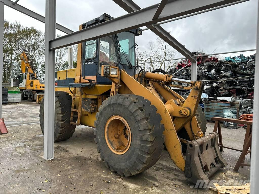 Komatsu WA200 Naudoti ratiniai krautuvai