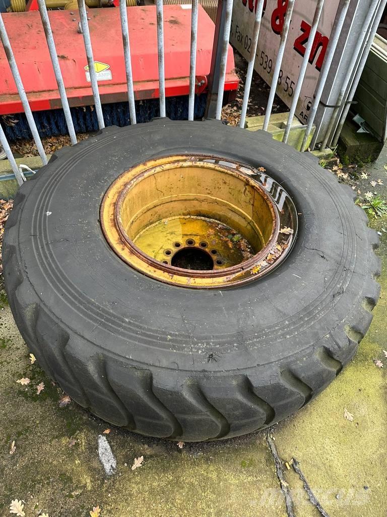 Komatsu WA200 Naudoti ratiniai krautuvai