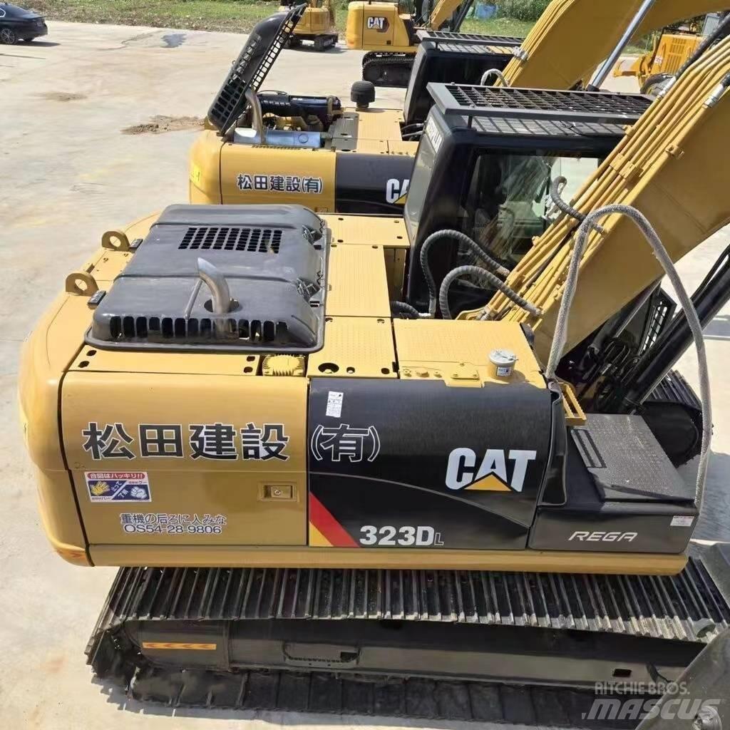 CAT 323 D Vikšriniai ekskavatoriai