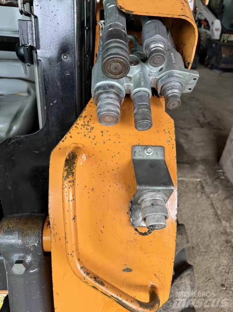 CASE SR 250 Krautuvai su šoniniu pasukimu