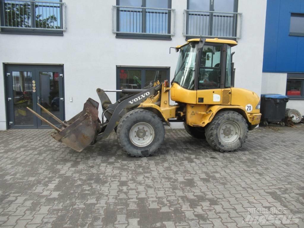 Volvo L 30 B Naudoti ratiniai krautuvai
