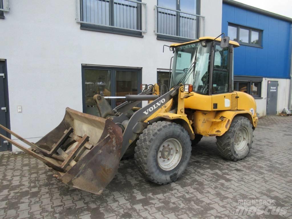 Volvo L 30 B Naudoti ratiniai krautuvai