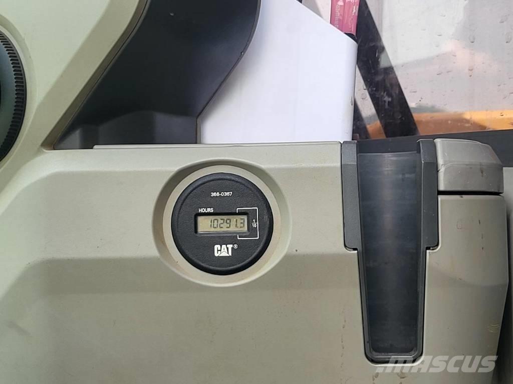 CAT 330FL Vikšriniai ekskavatoriai