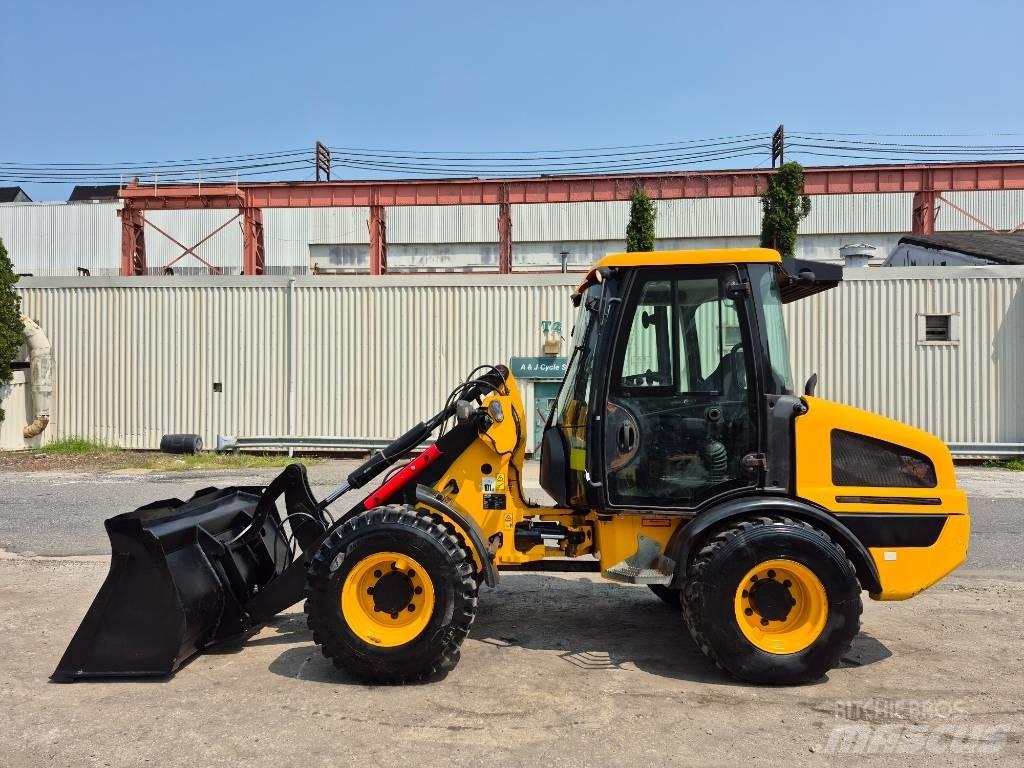 JCB 407 Naudoti ratiniai krautuvai