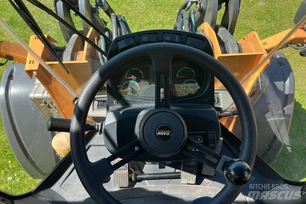 CASE 521 F XT Naudoti ratiniai krautuvai