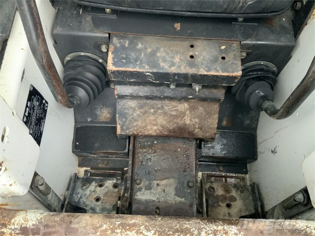 Bobcat 463 Krautuvai su šoniniu pasukimu