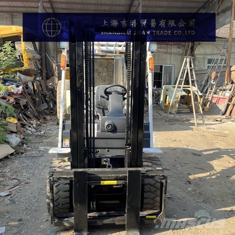 TCM FD 30 Dyzeliniai krautuvai