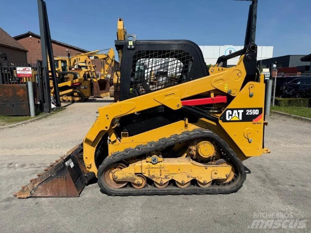 CAT 259D Krautuvai su šoniniu pasukimu