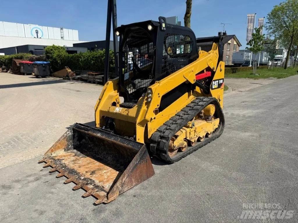 CAT 259D Krautuvai su šoniniu pasukimu