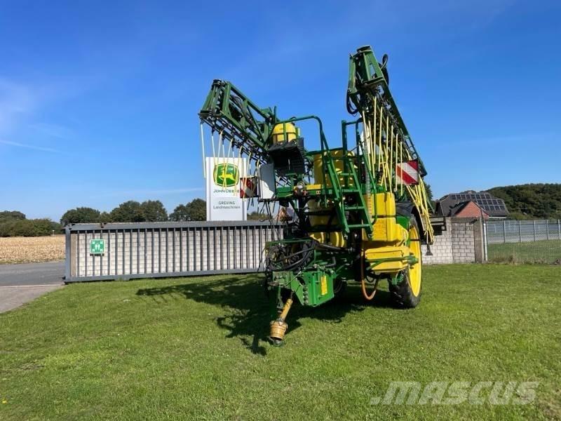 John Deere 824 Prikabinami purkštuvai
