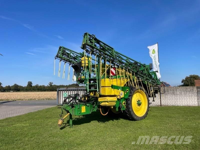 John Deere 824 Prikabinami purkštuvai